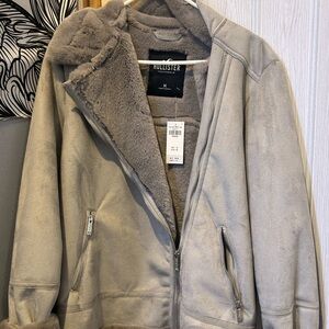 Hollister Women's Beige Faux Fur Lined Jacket